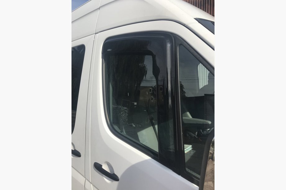 Mercedes Sprinter W906 2006–2018 Vindafvisere til sideruder, selvklæbende (2 stk., HIC) Foto 13