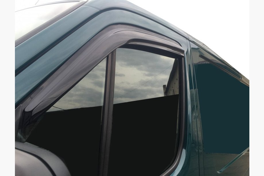 Mercedes Sprinter W906 2006–2018 Selvklæbende vindafvisere (2 stk., Aomis) Image