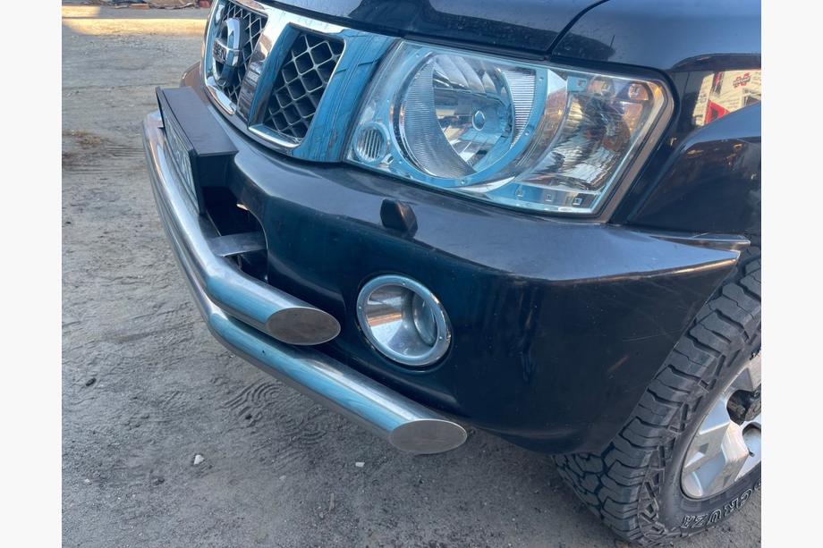 Nissan Patrol Y61 1997–2011 Forreste kofanger komplet brugt (2004-2008) Image