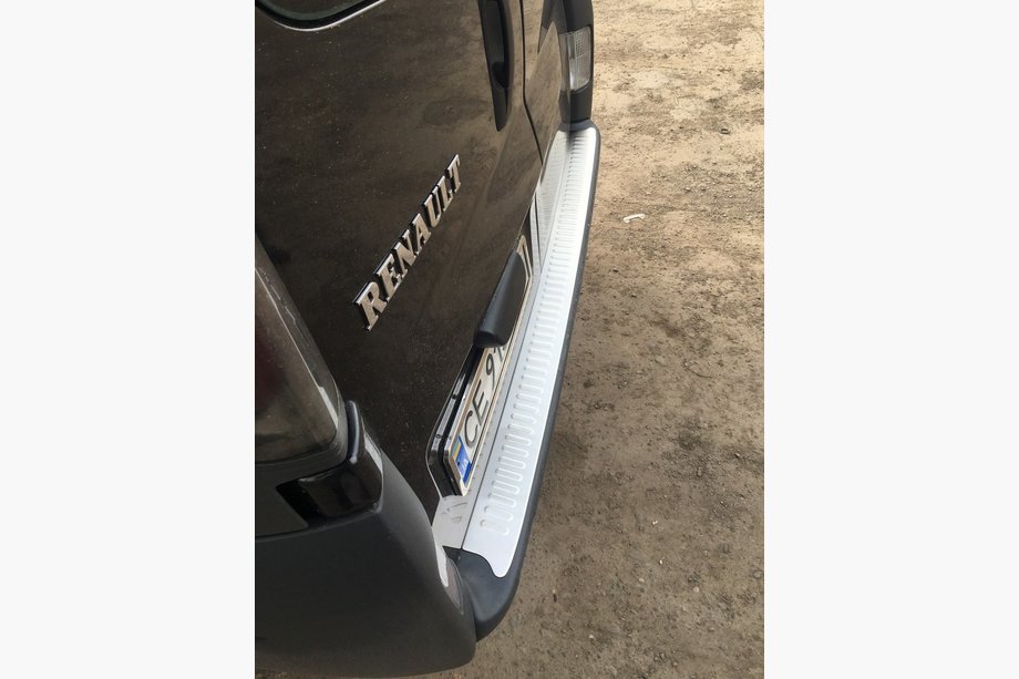 Renault Trafic 2001–2015 Bagkofangerbeskytter i mat rustfrit stål (Omsa) Foto 2
