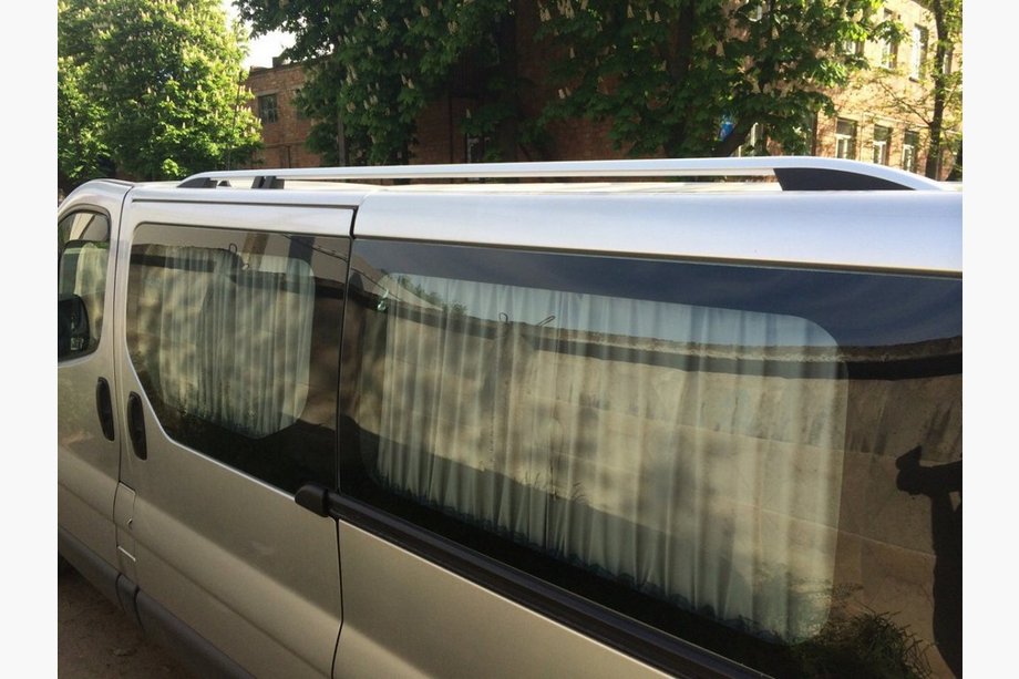 Opel Vivaro 2001–2015 Skyport tagræling (grå) Kort akselafstand Foto 2