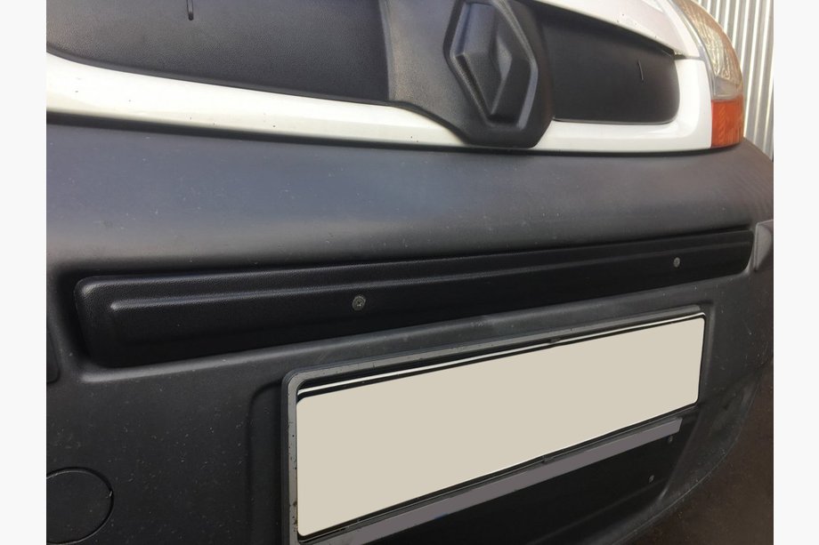 Opel Vivaro 2001–2015 Mellem vinterafdækning (over nummerpladen) Mat, 2001-2007 Image