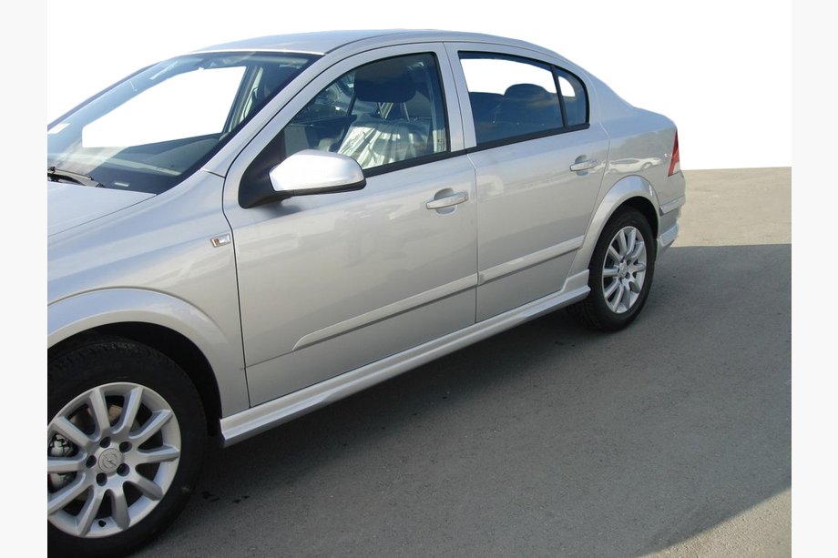 Opel Astra H 2004–2013 Sideskørter Sedan (til lakering) Image