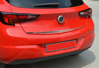 Opel Astra K 2016–2021 Nederste kantliste til bagklap (HB, rustfrit stål) foto 1