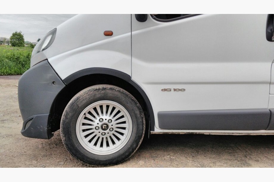 Renault Trafic 2001–2015 Hjulskærmskantslister (4 stk., sorte) 2007-2015, sort metal, for + bag Foto 4