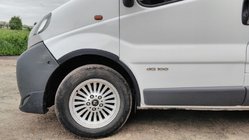 Nissan Primastar 2002–2014 Hjulskærmskantslister (4 stk., sorte) 2007-2015, Sort metal foto 2