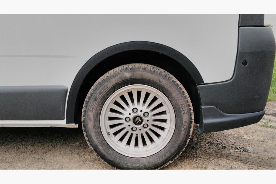 Renault Trafic 2001–2015 Hjulskærmskantslister (4 stk., sorte) 2007-2015, sort metal, for + bag Foto 5