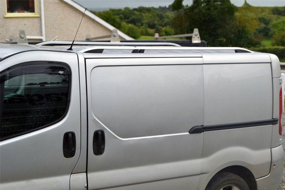 Opel Vivaro 2001–2015 Skyport tagræling (grå) Kort akselafstand Foto 3