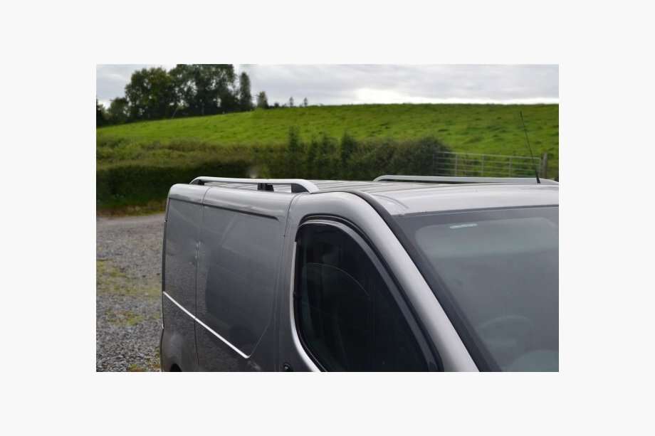 Opel Vivaro 2001–2015 Skyport tagræling (grå) Kort akselafstand Foto 5