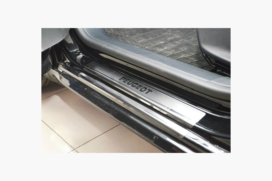 Peugeot 208 2012–2019 Nataniko dørtrinslister (8 stk., rustfrit stål) Image