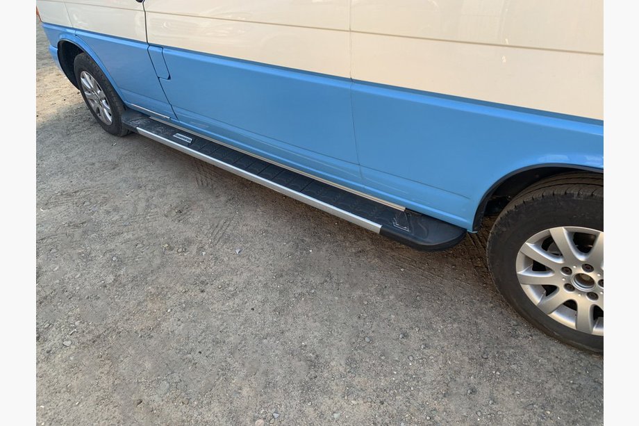 Volkswagen T4 Transporter 1990–2003 RedLine Black side trinbrætter (2 stk., aluminium) Image