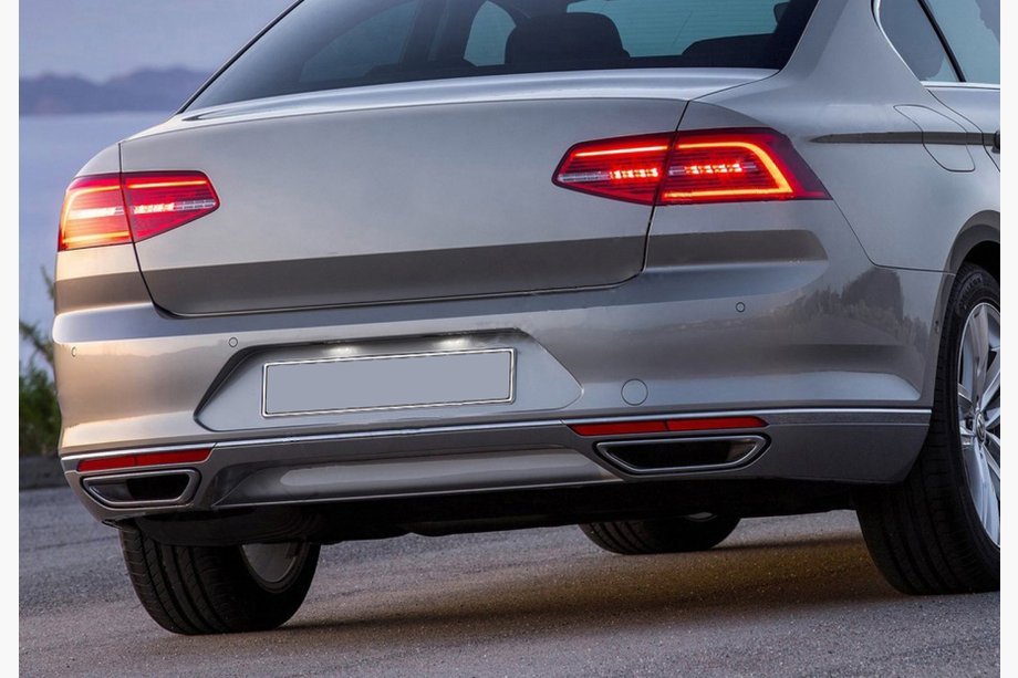 Volkswagen Passat B8 2015–2023 NEDSAT! Rustfri liste til bagkofangerkant (sedan, 3 stk.) V2 Image