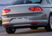Volkswagen Passat B8 2015–2023 NEDSAT! Rustfri liste til bagkofangerkant (sedan, 3 stk.) V2 foto 1