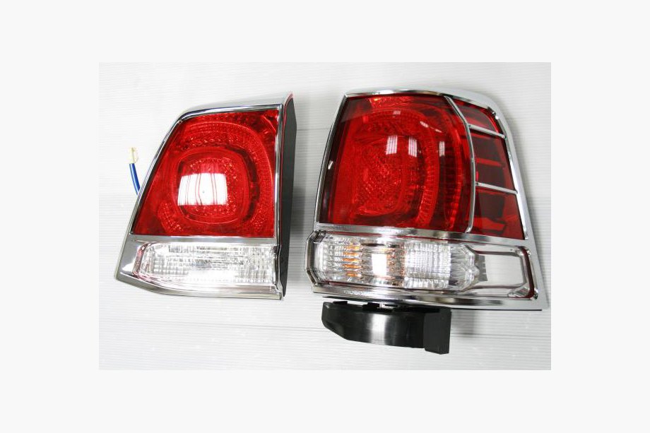 Toyota Land Cruiser 200 2007–2021 Krom baglygterammer (2008-2012, 4 dele, plast) Image