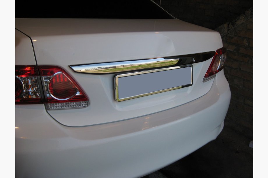 Toyota Corolla 2007–2013 Rustfri liste over nummerplade 2010-2013 (rustfrit stål) Image