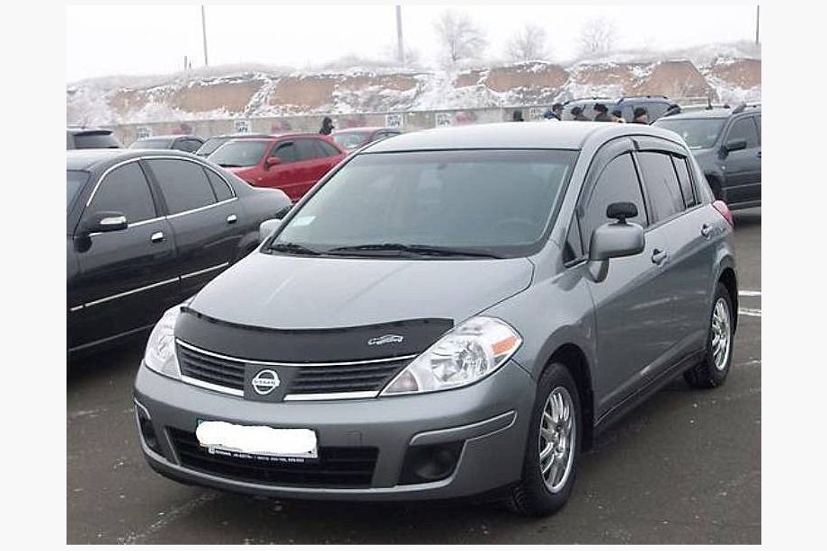 Nissan Tiida 2004–2011 Motorhjelmsdeflektor (VIP) Image