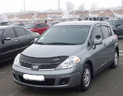 Nissan Tiida 2004–2011 Motorhjelmsdeflektor (VIP) foto 1