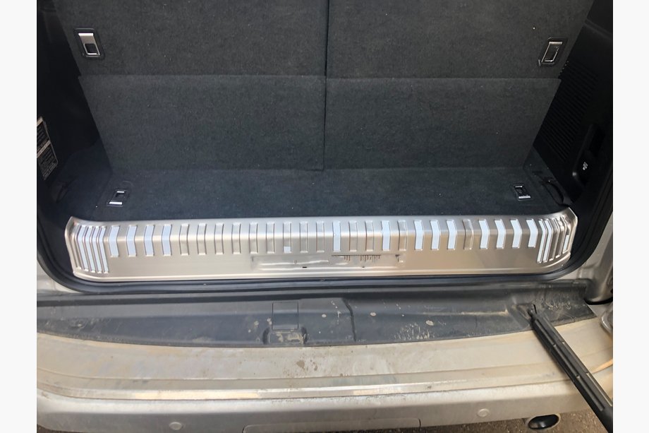 Toyota Land Cruiser Prado 150 2009–2023 Krom indvendig bageste dørtrinsliste (til 7-personers) Image