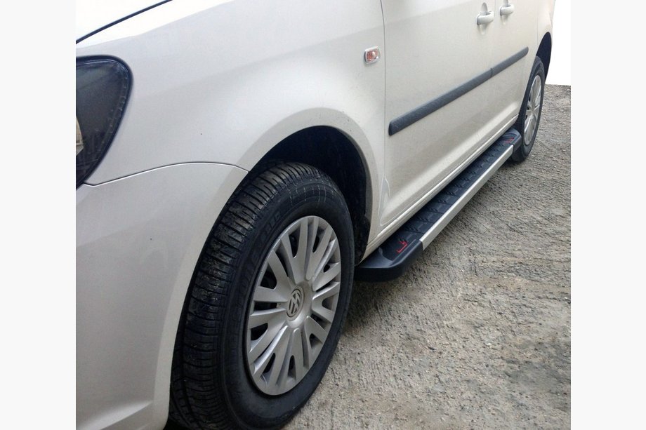 Volkswagen Caddy 2004–2010 Sidetrin Red-style (2 stk., alu) Image