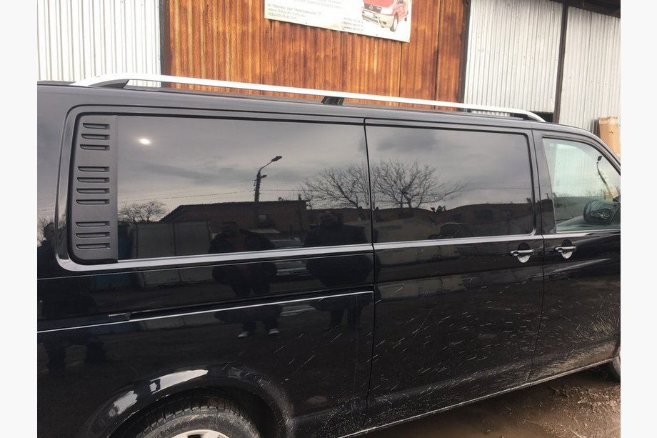 Volkswagen T5 2010–2015 Tagrælinger CROWN (mat grå) Foto 3