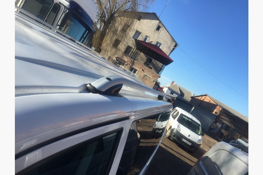 Volkswagen T5 2010–2015 Tagrælinger CROWN (mat grå) Foto 4
