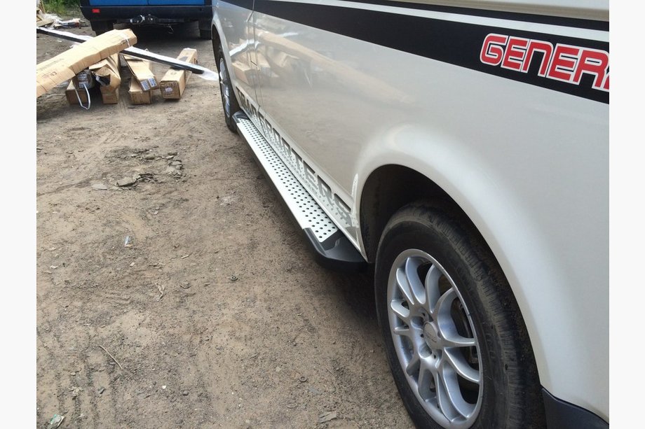 Volkswagen T5 Transporter 2003–2010 Sidetrin Allmond Grey (2 stk., aluminium) Kort akselafstand Image