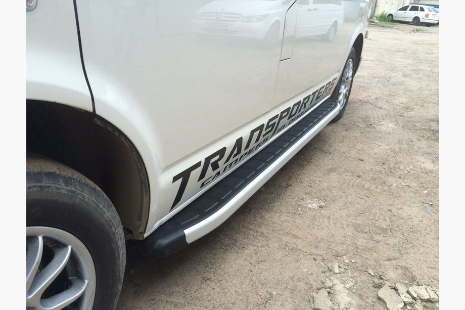 Volkswagen T5 Caravelle 2004–2010 Fullmond sidetrin (2 stk., alu) Lang akselafstand Image