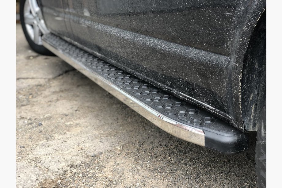 Volkswagen T5 Transporter 2003–2010 BlackLine sidetrin (2 stk., aluminium) Image