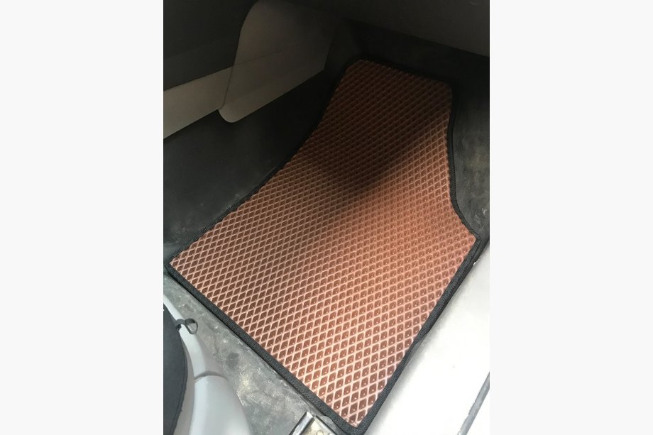 Volkswagen Caddy 2010–2015 EVA-bilmåtter (murstenmønster) 5 stk., for og bag (standard, 2 skydedøre) Foto 2