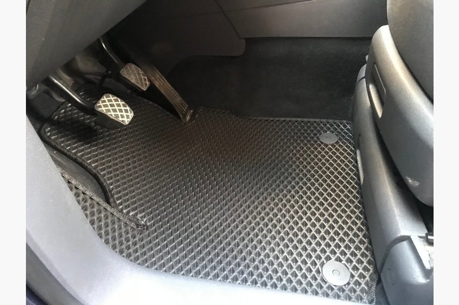 Volkswagen Touran 2010–2015 EVA gulvmåtter (sorte) Image