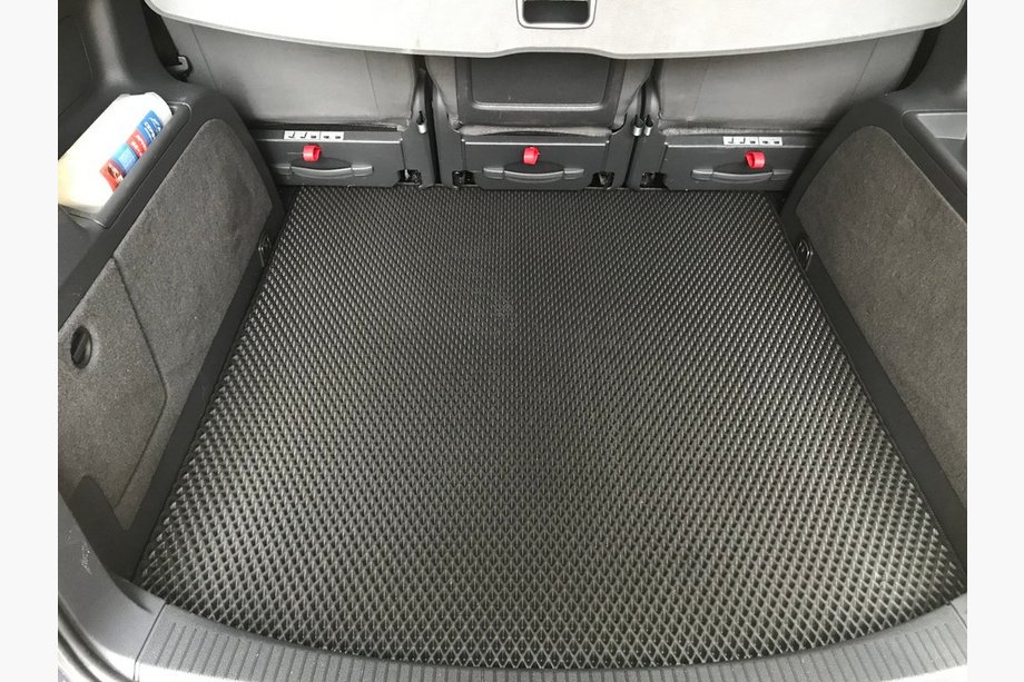 Volkswagen Touran 2010–2015 EVA bagagerumsmåtte, 5-sæders, sort Foto 1