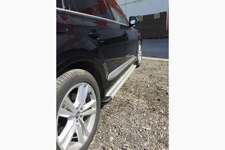 Audi Q7 2015–2026 Sidetrin Maya V2 (2 stk., aluminium) Image