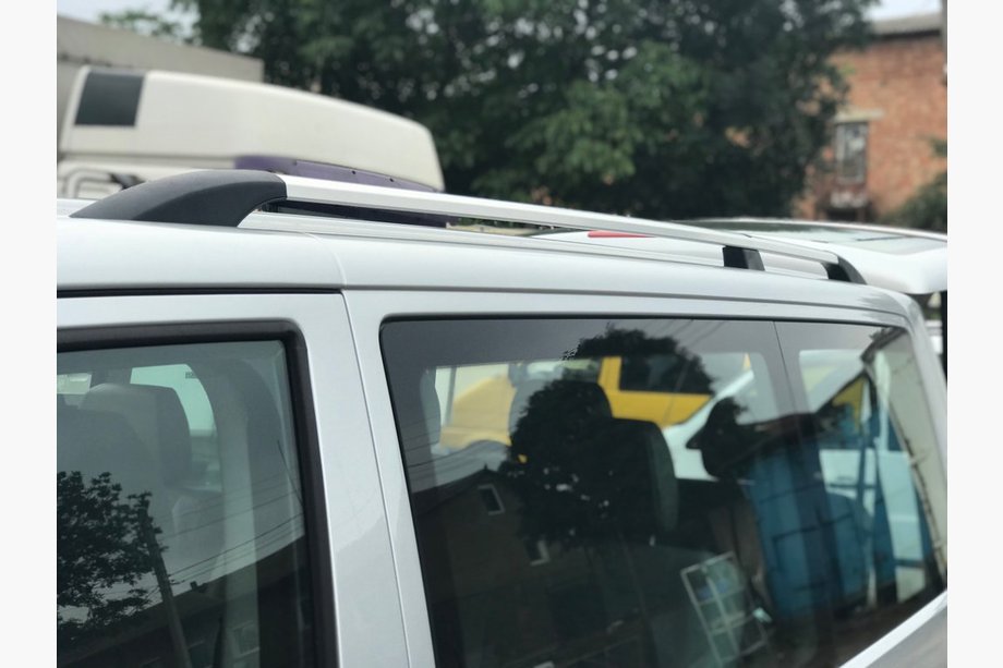 Volkswagen T5 Transporter 2003–2010 Krom tagrælinger Kort akselafstand, plastfødder Image