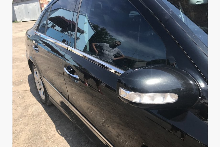 Mercedes E-klasse W211 2002–2009 Udvendige rudekantslister i rustfrit stål Foto 2