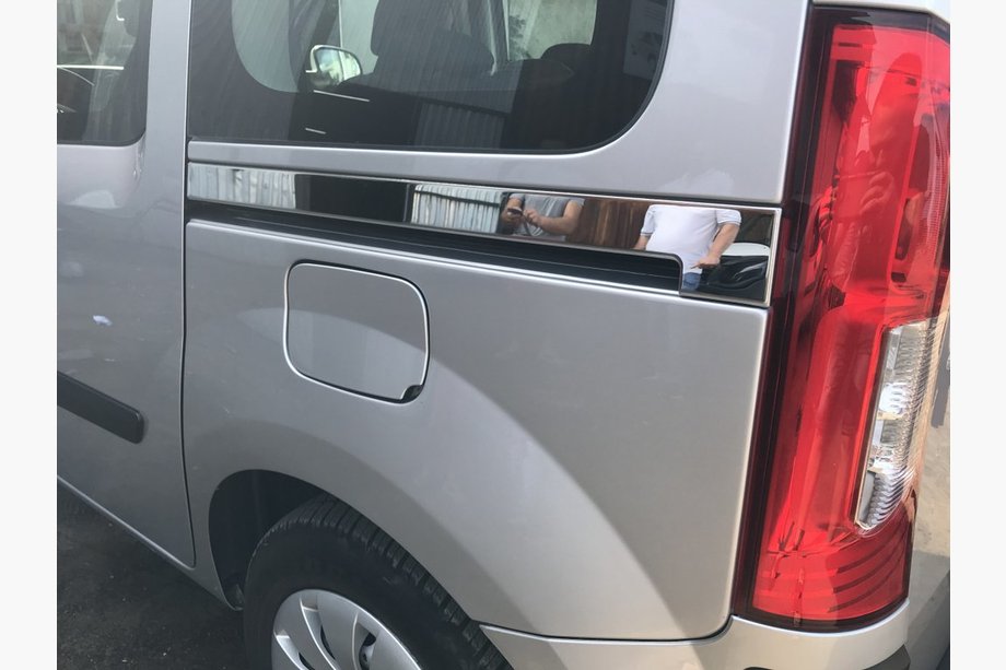 Renault Kangoo 2008–2020 Kromliste under skydedør (2 stk., rustfrit stål) Image