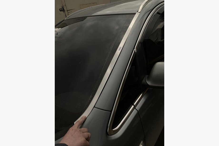 Opel Astra J 2009–2015 Kromliste til forrude (rustfrit stål) Foto 1
