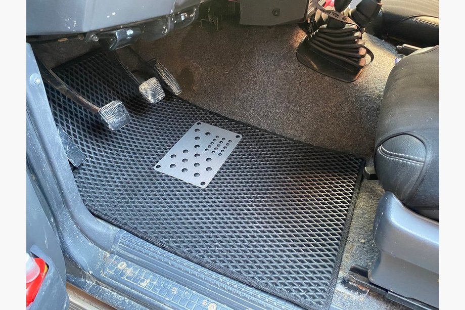 Nissan Patrol Y60 1988–1997 EVA gulvmåtter (sorte) Image