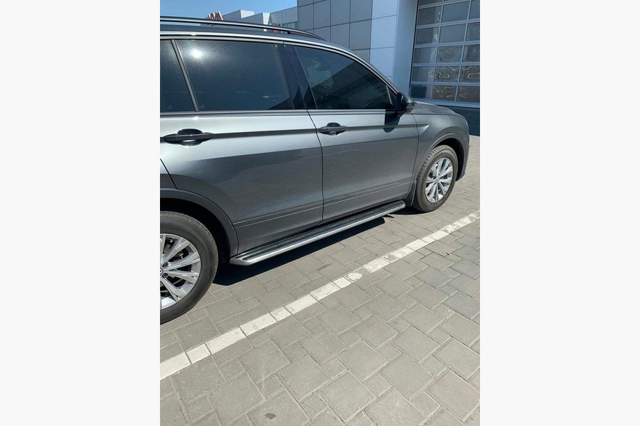 Volkswagen Tiguan 2016–2023 OEM sidetrin til standardmodel (2 stk., aluminium) Image