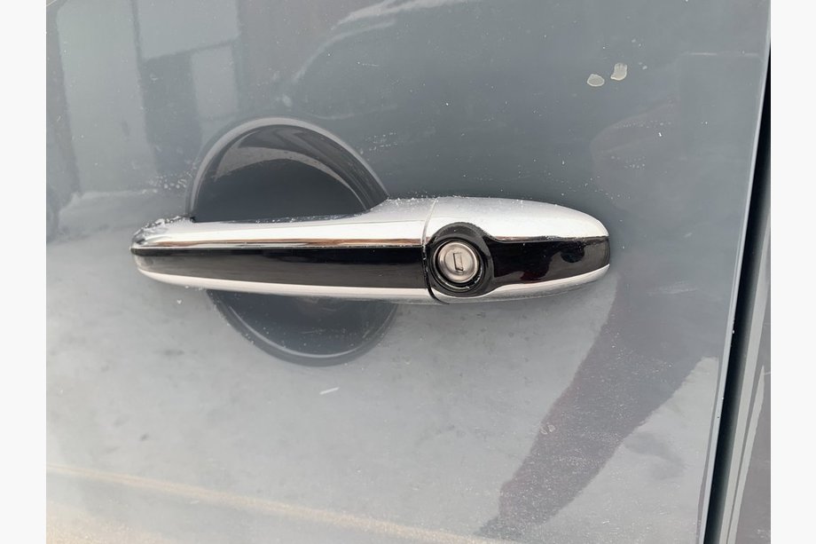 Mercedes Sprinter W906 2006–2018 Krom dørgrebsdæksler med stribe (4 stk., plast) Sort stribe Image