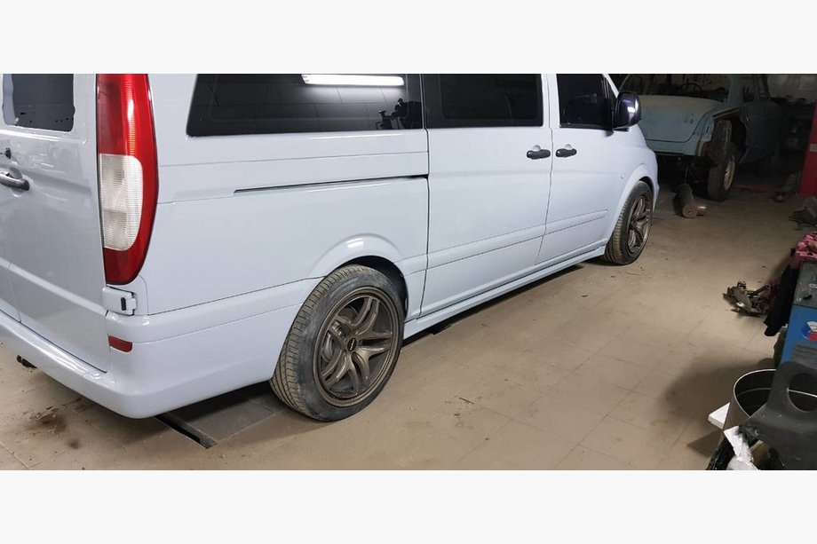 Mercedes Vito W639 2004–2014 Exclusive sideskørter (2 stk., klargjort til lakering) Image