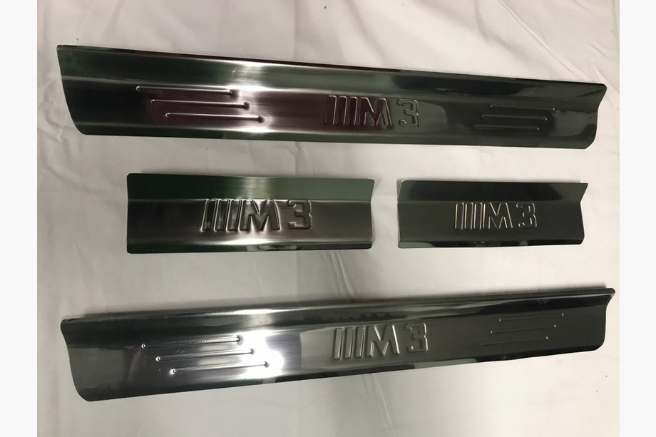 BMW 3-serie E46 1998–2006 Krom dørtrinslister (4 stk., Carmos) Image