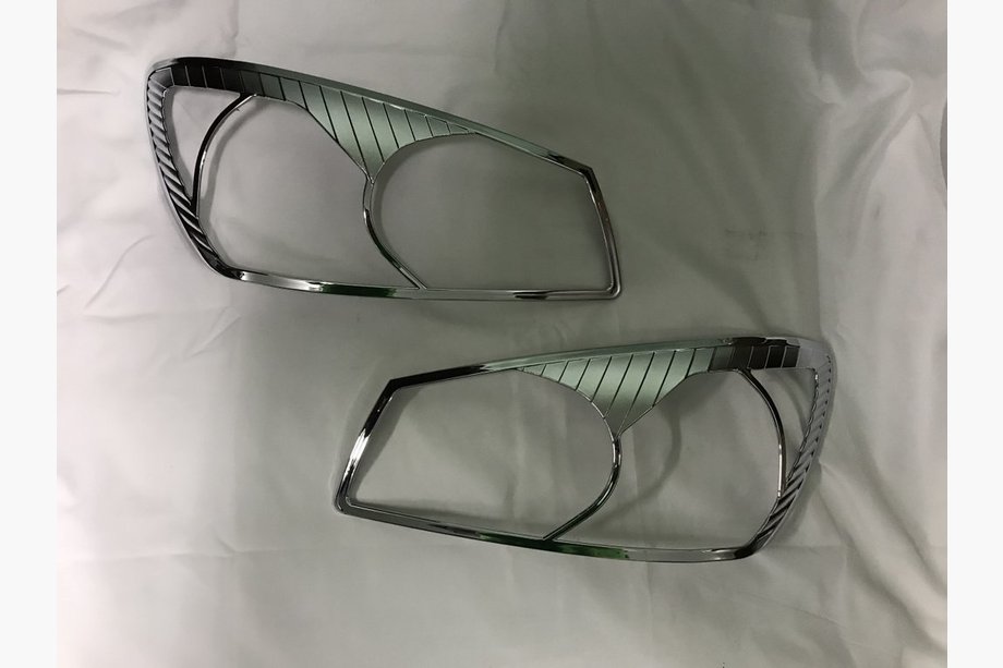 Kia Cerato 1 2004–2009 Krom forlygterammer (2 stk., plast) Image