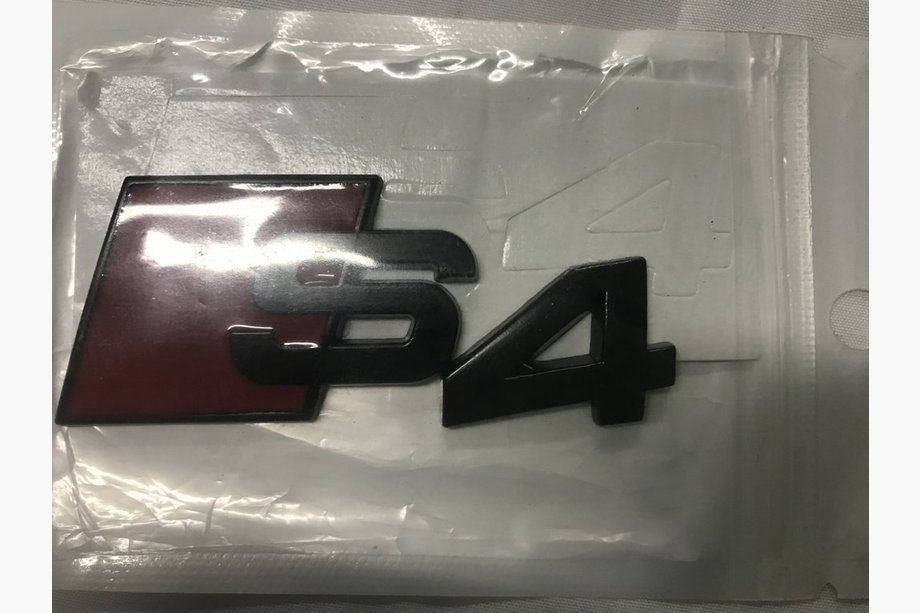 Audi A4 B7 2004–2008 S4 emblem (sort) Image