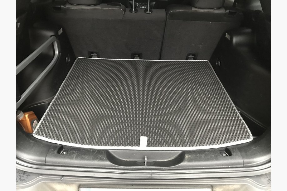 Jeep Cherokee KL 2013– Bagagerumsmåtte (EVA, sort) Image