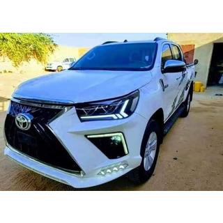Frontkofanger Lexus-design V2 (til 2015-2020) Toyota Hilux 2015– foto 1