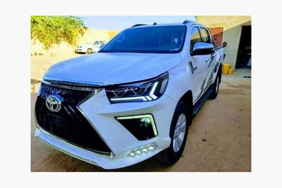 Toyota Hilux 2015– Frontkofanger Lexus-design V2 (til 2015-2020) Image