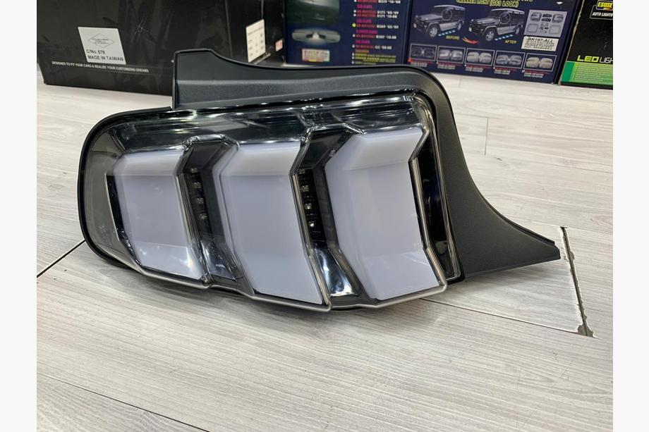 Ford Mustang 2015–2023 Baglygter (2 stk., 2010-2015) Image