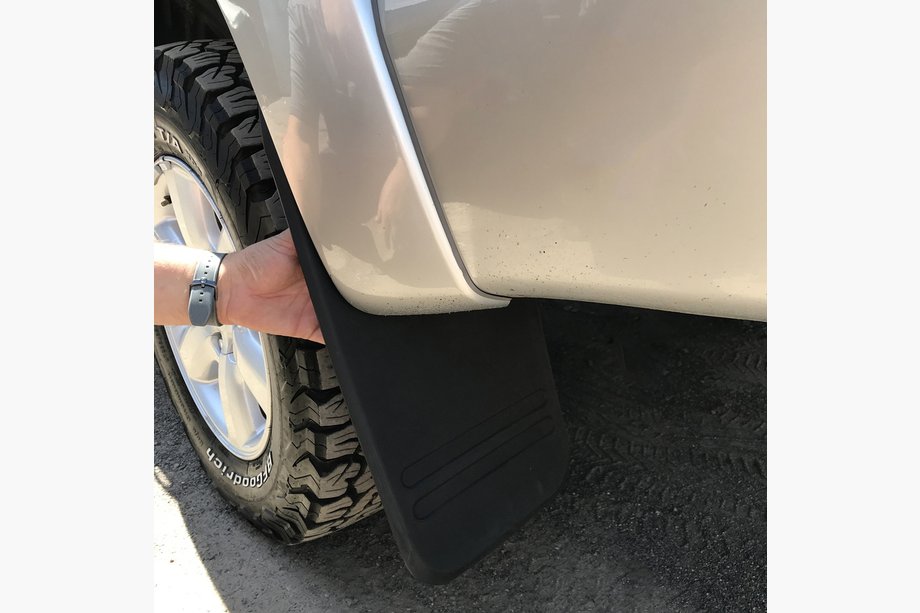 Toyota Hilux 2006–2015 Bageste lange stænklapper (2 stk.) Image