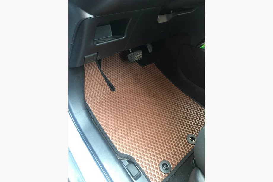 Toyota Yaris 2010–2020 EVA-bilmåtter ICE (murstenrød) Image
