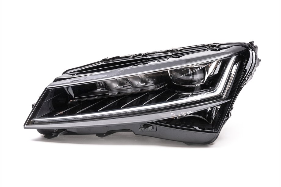 Skoda Superb 2015–2024 Forlygte Matrix (Venstre, Original, Brugt) Image